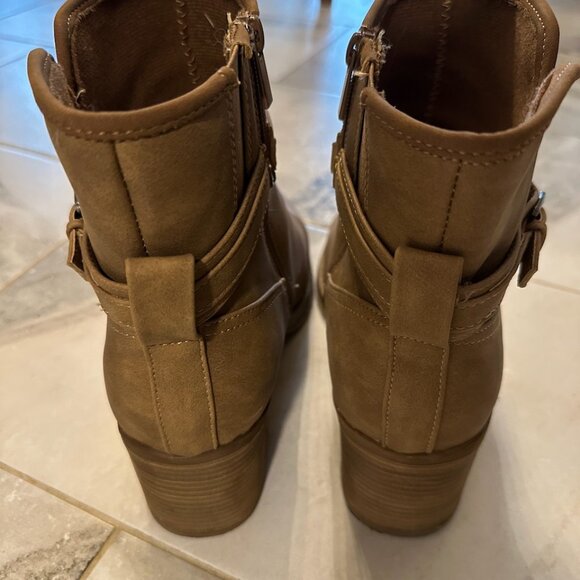 Side Buckle Heeled Bootie (12WW) - Picture 5 of 6